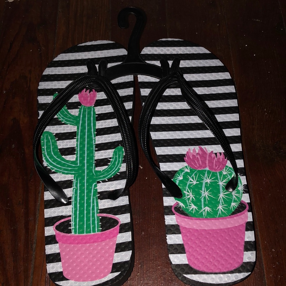🎉SALE🎉 5/$25 STRIPED TROPICAL FLOPPIES 🏝